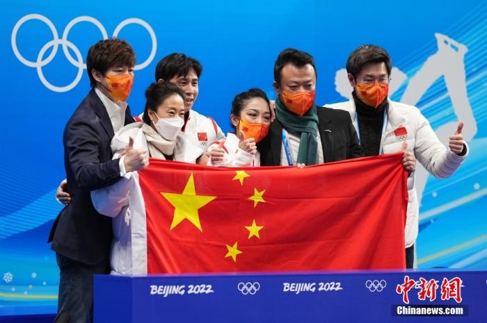 2��19�գ��й���ѡ�����ľ�(����)������(����)����ѩ(���)���Ժ격(����)���ֳ����Ǻ����ڵȷ�����Ӱ�����գ�����2022�궬�»Ứ������˫�˻����ɻ��������׶������ݾ��У��й�������ľ�/���϶��˫�˻��ھ��� ��������� ��� ��