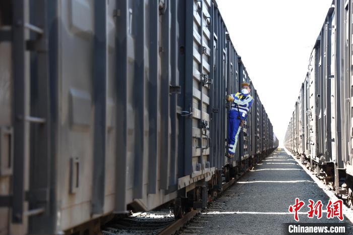 ����Ա������ִ�е�����ҵ��������ΰ ��