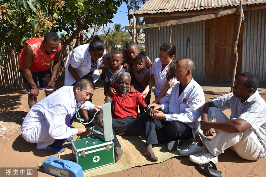 中国派遣援外医疗队_副本.jpg