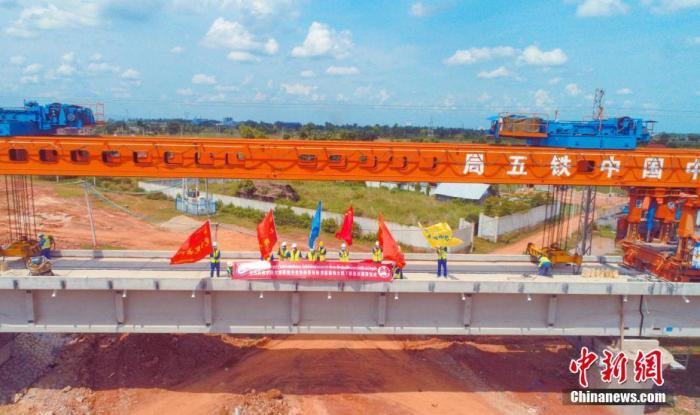 ����ͼ����һ��һ·����־�Թ���������·���߼�����ͨ��<a target=