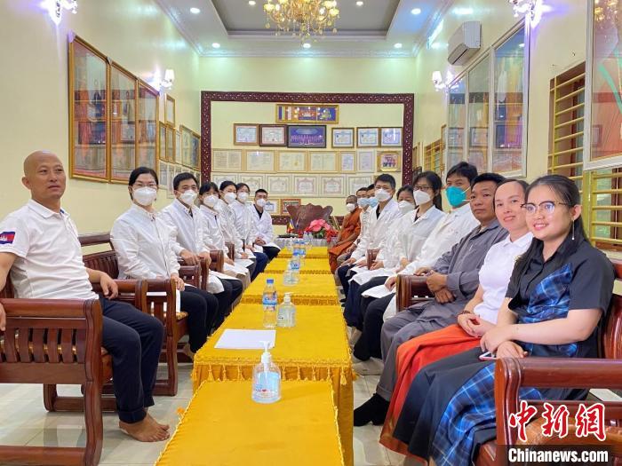 参加活动部分人员合影。 援建中医抗疫医疗队提供