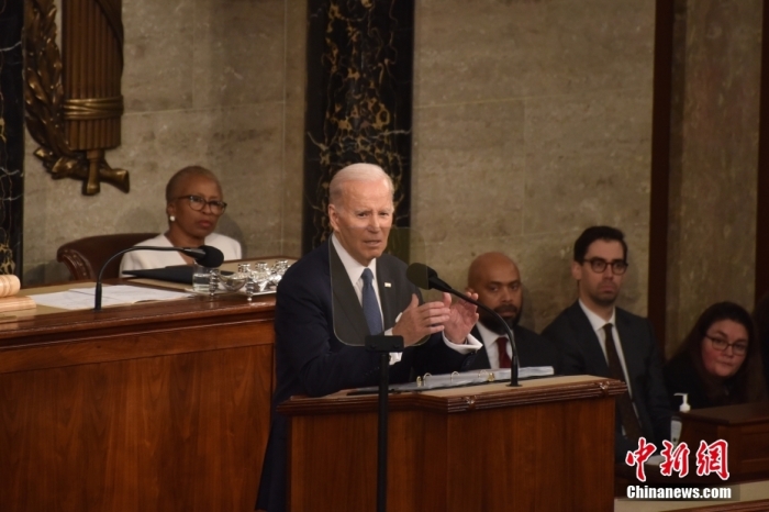 当地时间2月7日晚,美国总统拜登在国会发表其任内第二次国情咨文演讲。图/<a target=