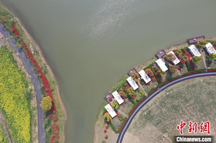 图为:航拍灵粮农场的临水酒店项目。 王刚 摄