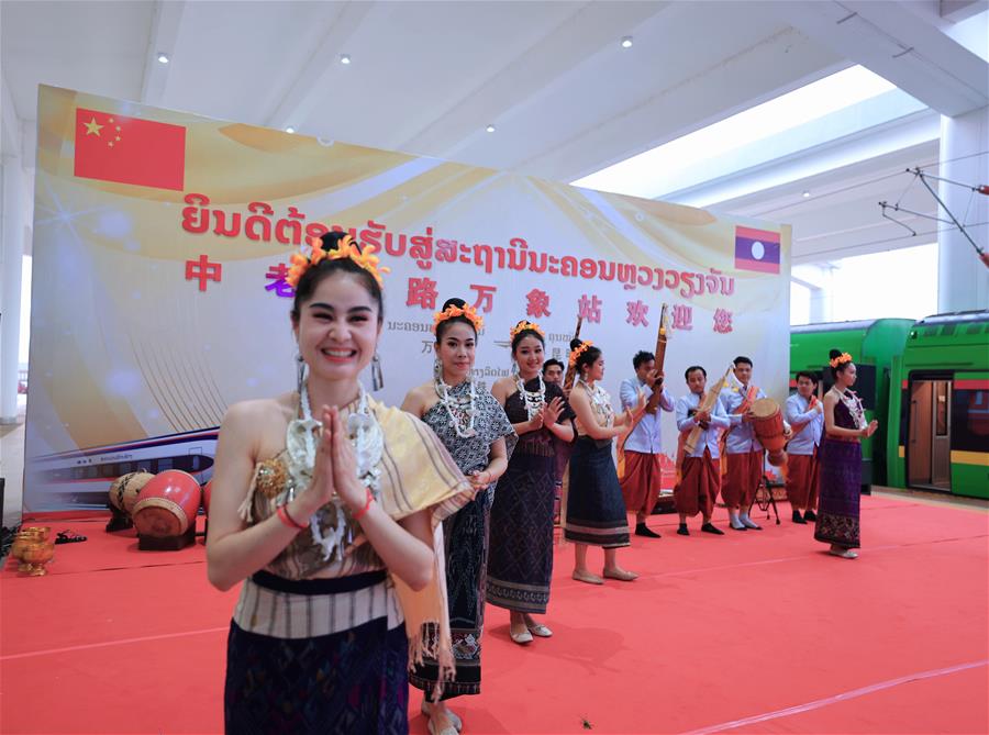 (新华全媒头条·图文互动)(10)一路飞架跨山河——写在中老铁路国际旅客列车开行首日