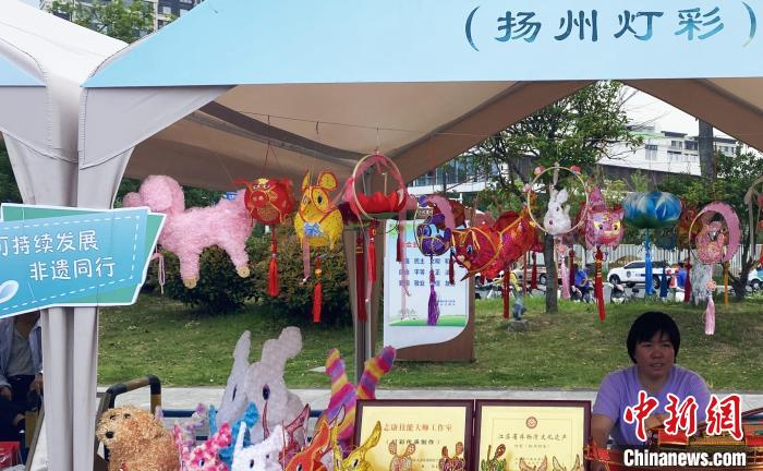 扬州灯彩展示。 崔佳明 摄
