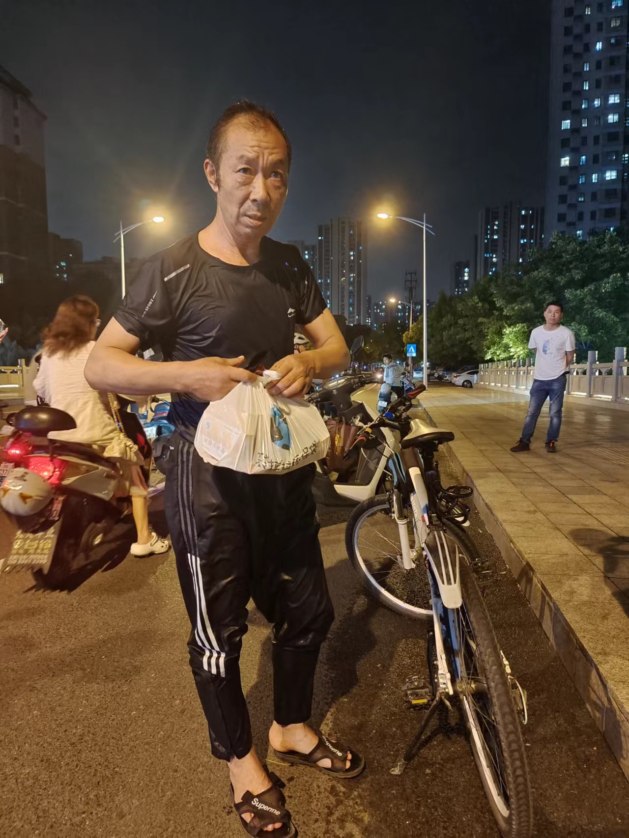 ��ʿ������ϰ��󣬻���ʪ͸������������ί��������ͼ