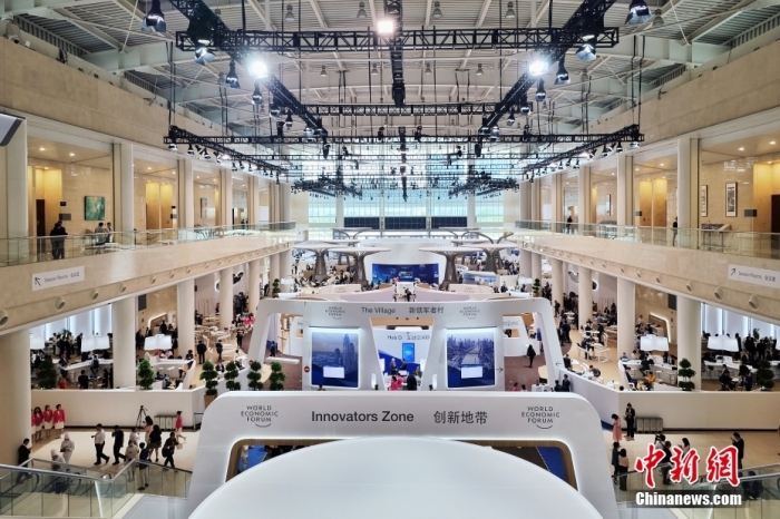 6月27日,第十四届夏季达沃斯论坛在天津开幕。图为新领军者村。中新社记者 佟郁 摄