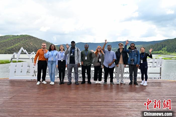 �����Z�����������߽������������һ��һľ�е���̬��������