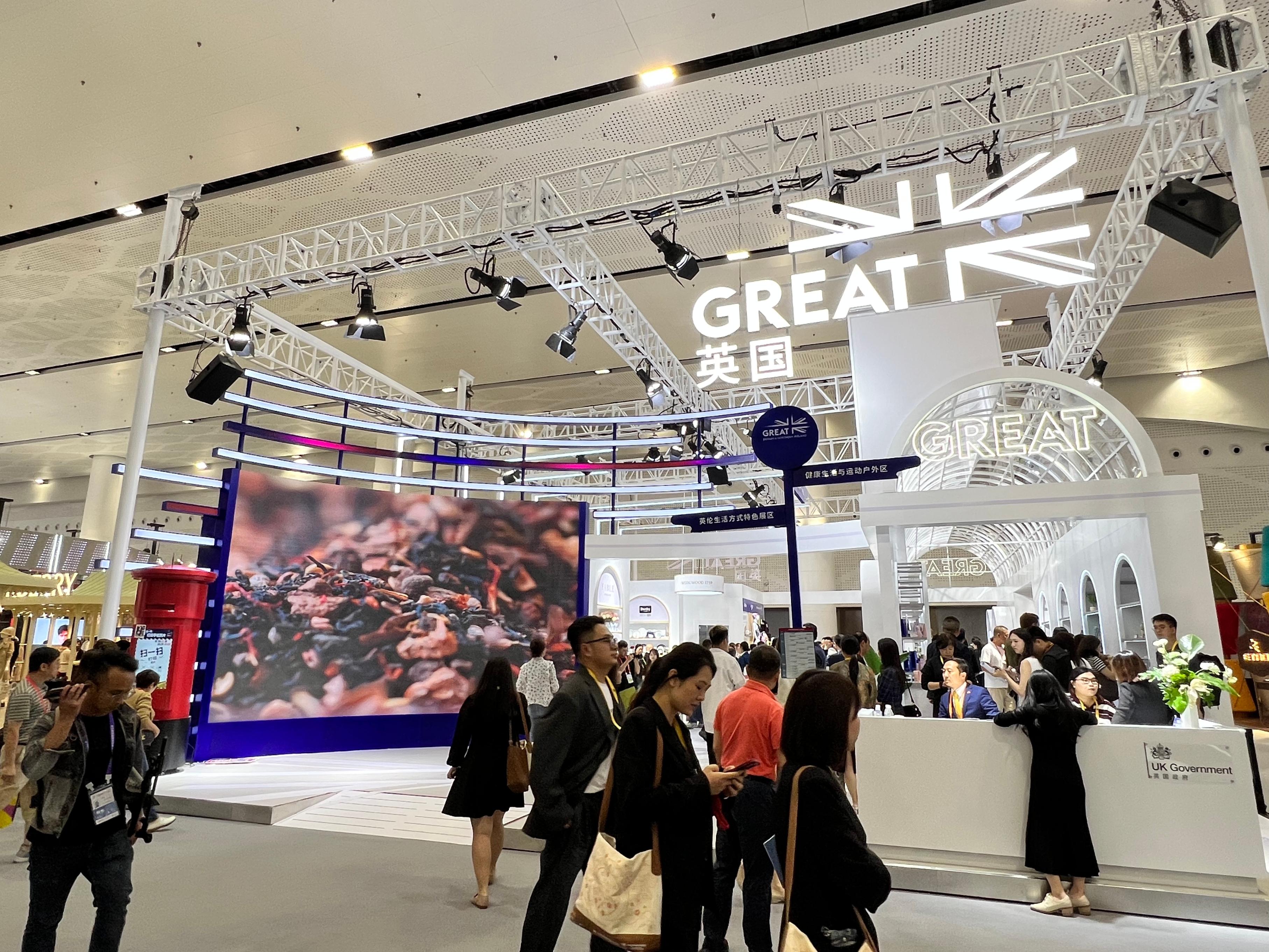 ���������ϣ�������Ӣ�����ҹݿ��ݡ����������� ��ͫ��