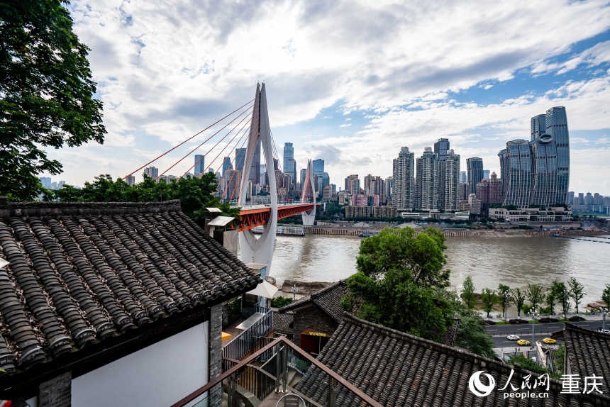 从下浩里老街远眺渝中半岛。人民网记者 许峥摄