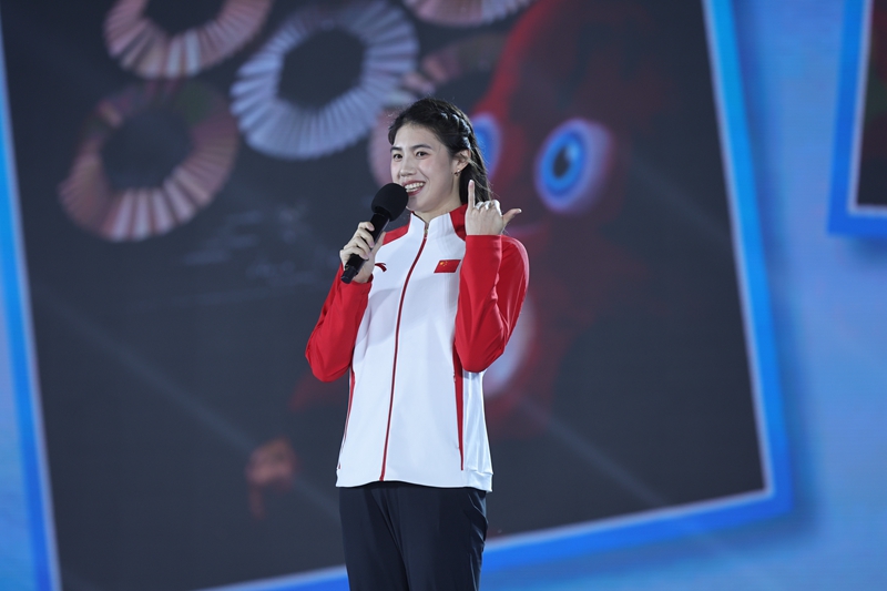 奥运冠军张雨霏现场讲述。主办方供图