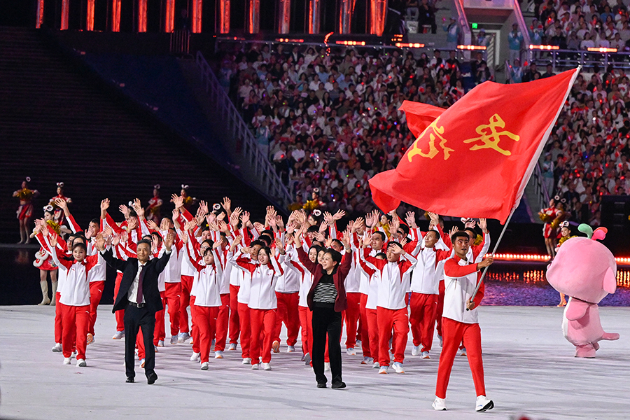 安徽省体育代表团在入场仪式上。黄洋洋摄