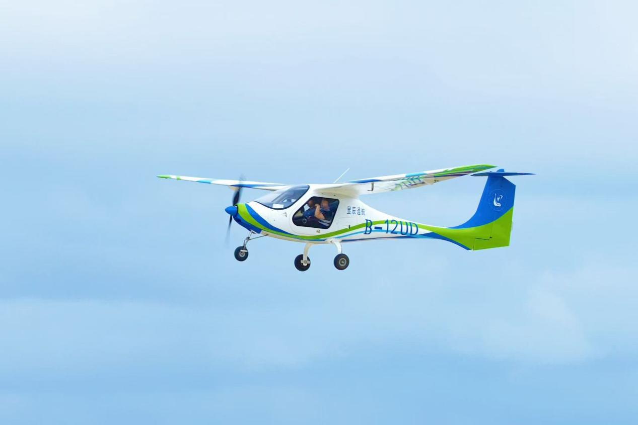 零重力电动固定翼飞机RX1E-A。零重力供图