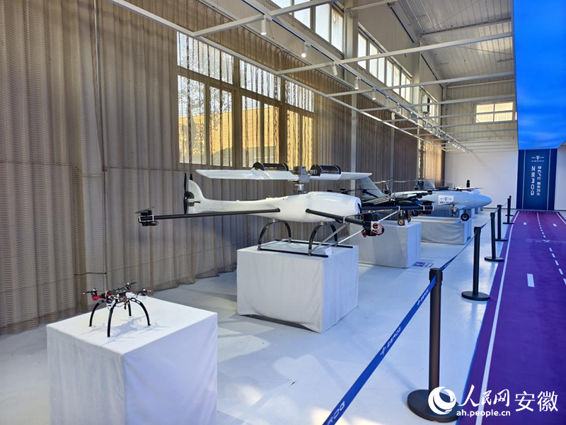 零重力展厅展示的飞机模型。人民网 陶伟摄