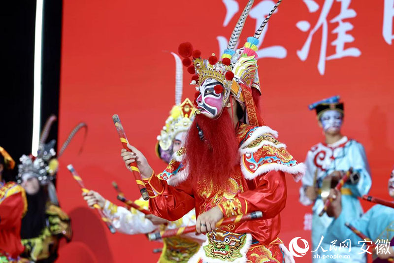 活动现场的英歌舞表演。人民网记者 张俊摄