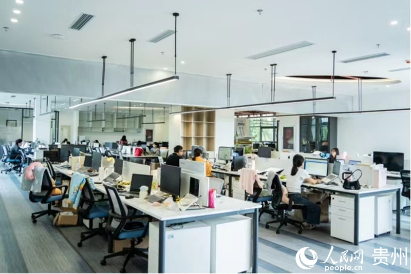 ��С��ɽ���ֲ�ҵ���䡱��ġ��´����ڰ칫�������� ������