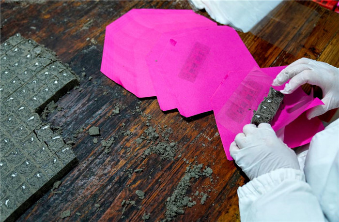 ���˽��кõ����Ƿ����ɫ��ֽ�У����з�װ��ҵ��