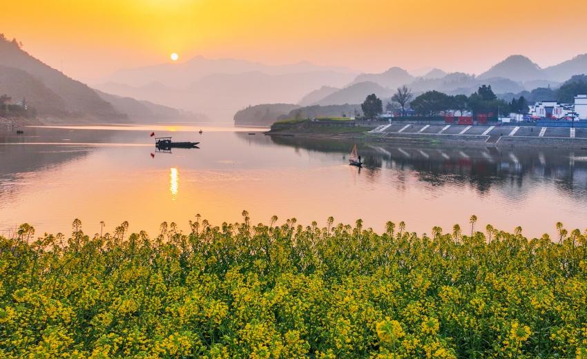 ����ӳ�վ�