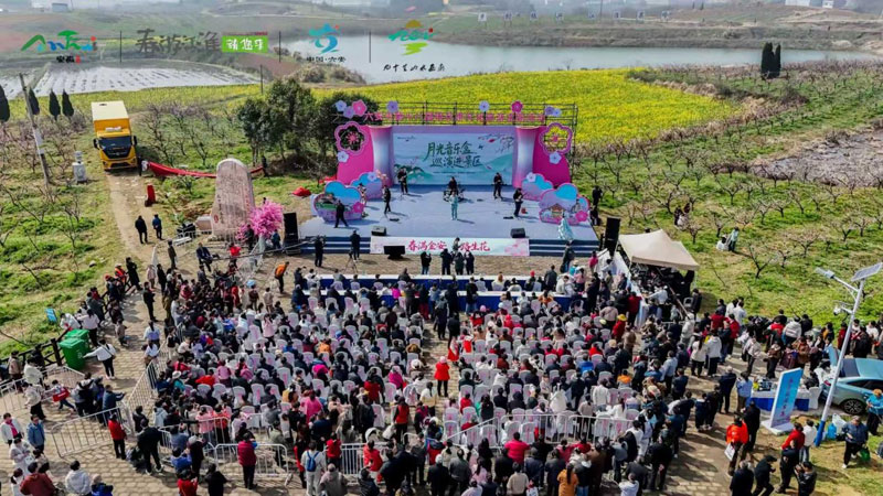 俯瞰六安市第十八届桃花季文化旅游主题活动主会场活动。金安区文旅局供图