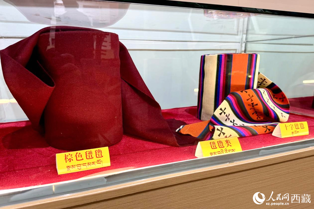 ͼΪչ���ڵ���Ʒ��չ���������������ɫ���뼫��������ɫ��ʮ���몡����������� �����޲���