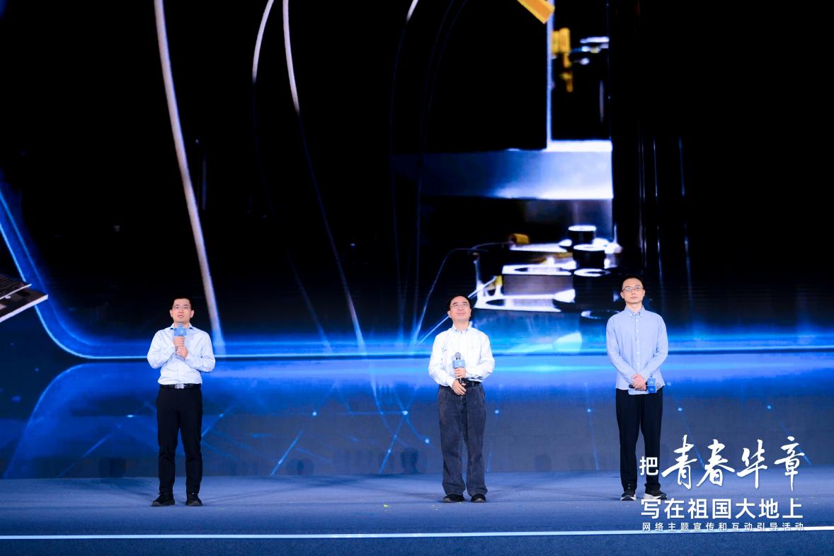 潘建伟(中)、陆朝阳(左)、邓宇皓在活动现场。主办方供图