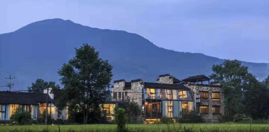 黄山市黟县多彩阿琳娜花园助热乡村民宿经济