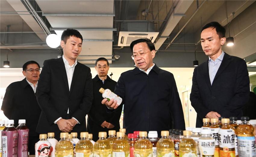 草龙舞进徽州古城韩俊在合肥市调研现代服务业和民营企业发展情况美好